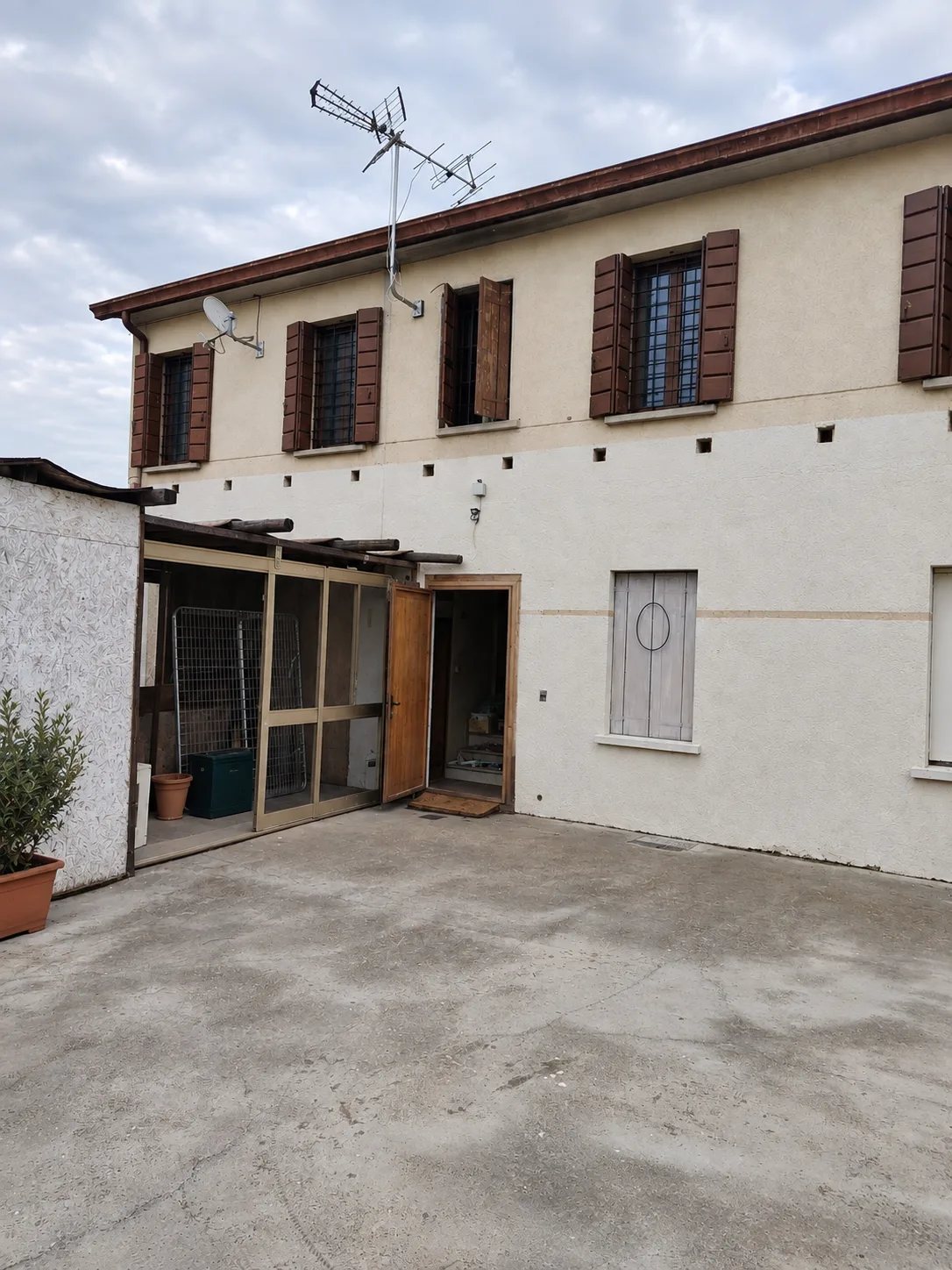 CASA SINGOLA IMMERSA NEL VERDE CON PROGETTO APPROVATO — foto 2