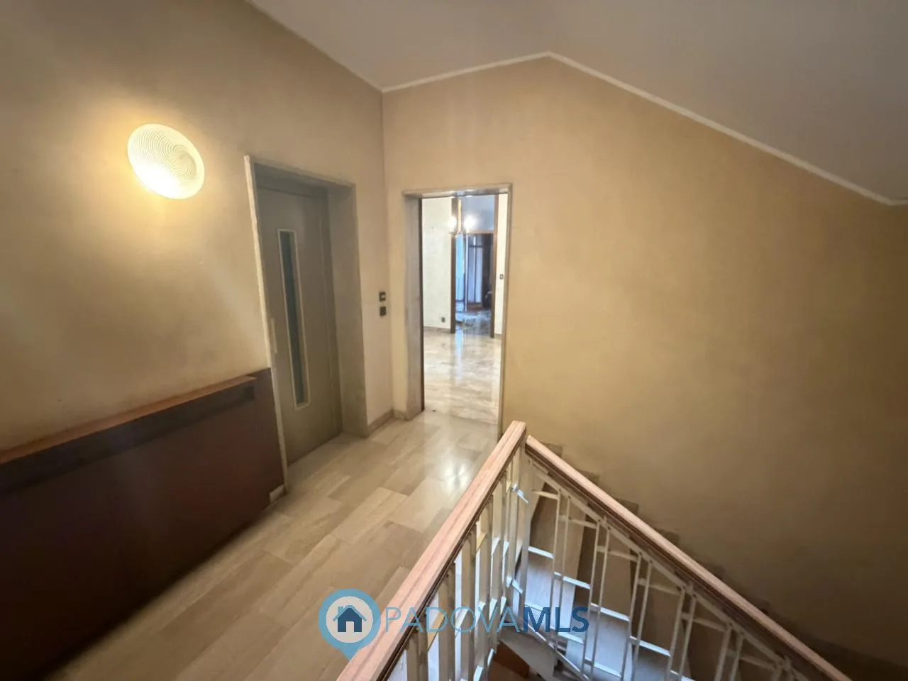 AMPIO APPARTAMENTO DI 190 MQ CON TERRAZZO, GARAGE E CANTINA ZONA SANTA RITA (PD) — foto 3