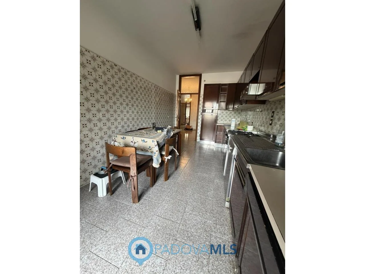 AMPIO APPARTAMENTO DI 190 MQ CON TERRAZZO, GARAGE E CANTINA ZONA SANTA RITA (PD) — foto 6