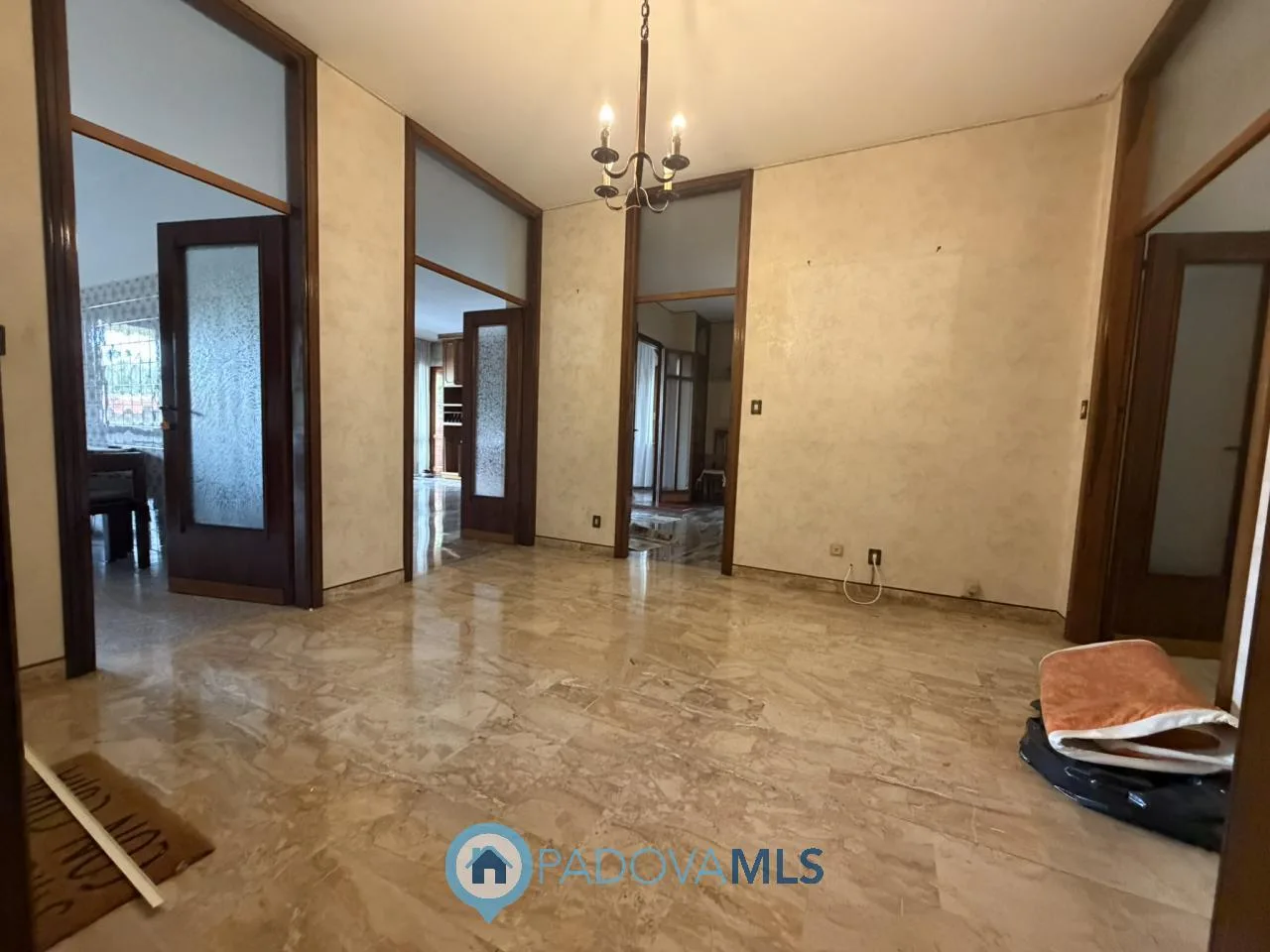 AMPIO APPARTAMENTO DI 190 MQ CON TERRAZZO, GARAGE E CANTINA ZONA SANTA RITA (PD) — foto 4