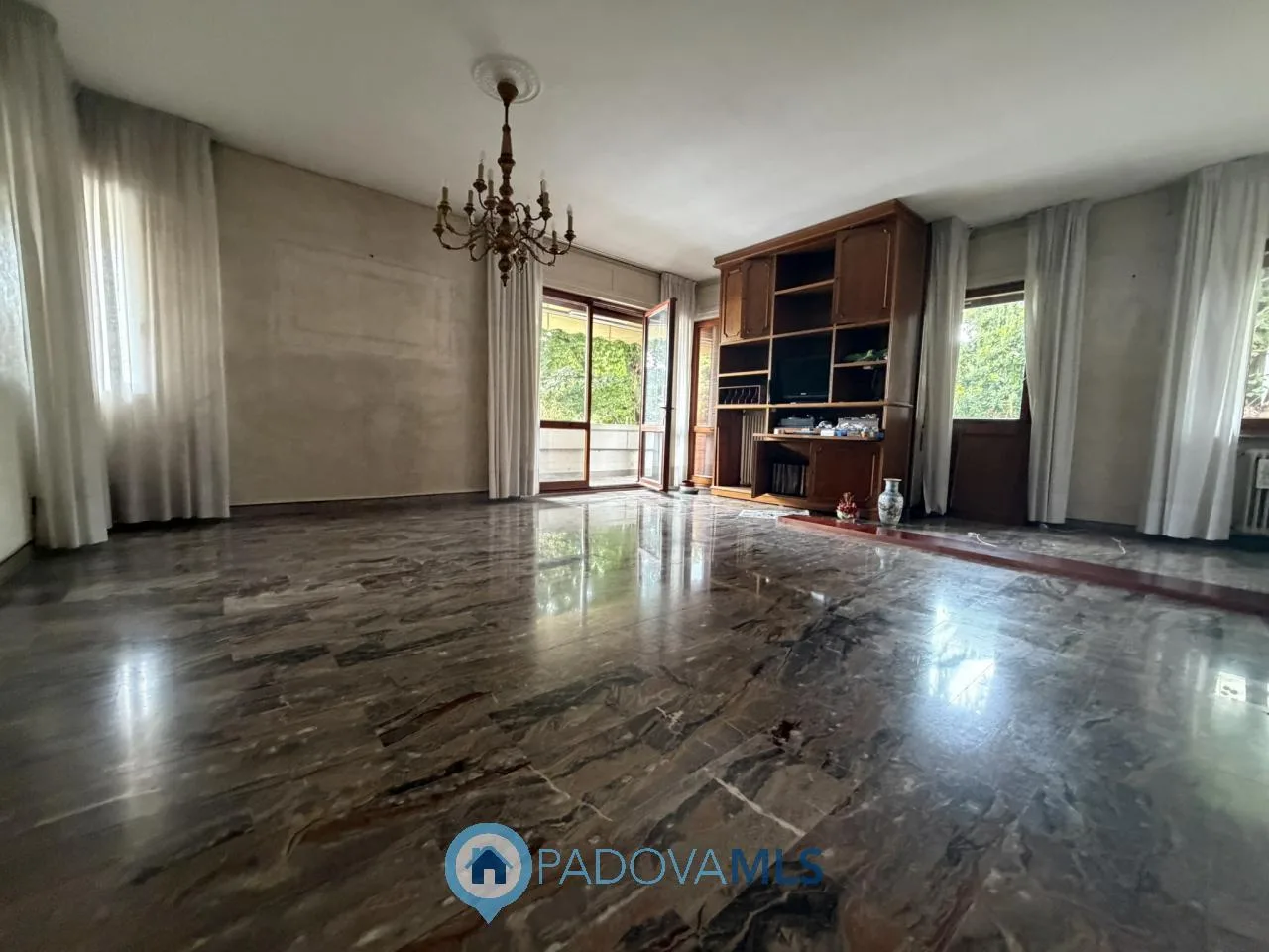 AMPIO APPARTAMENTO DI 190 MQ CON TERRAZZO, GARAGE E CANTINA ZONA SANTA RITA (PD) — foto 7