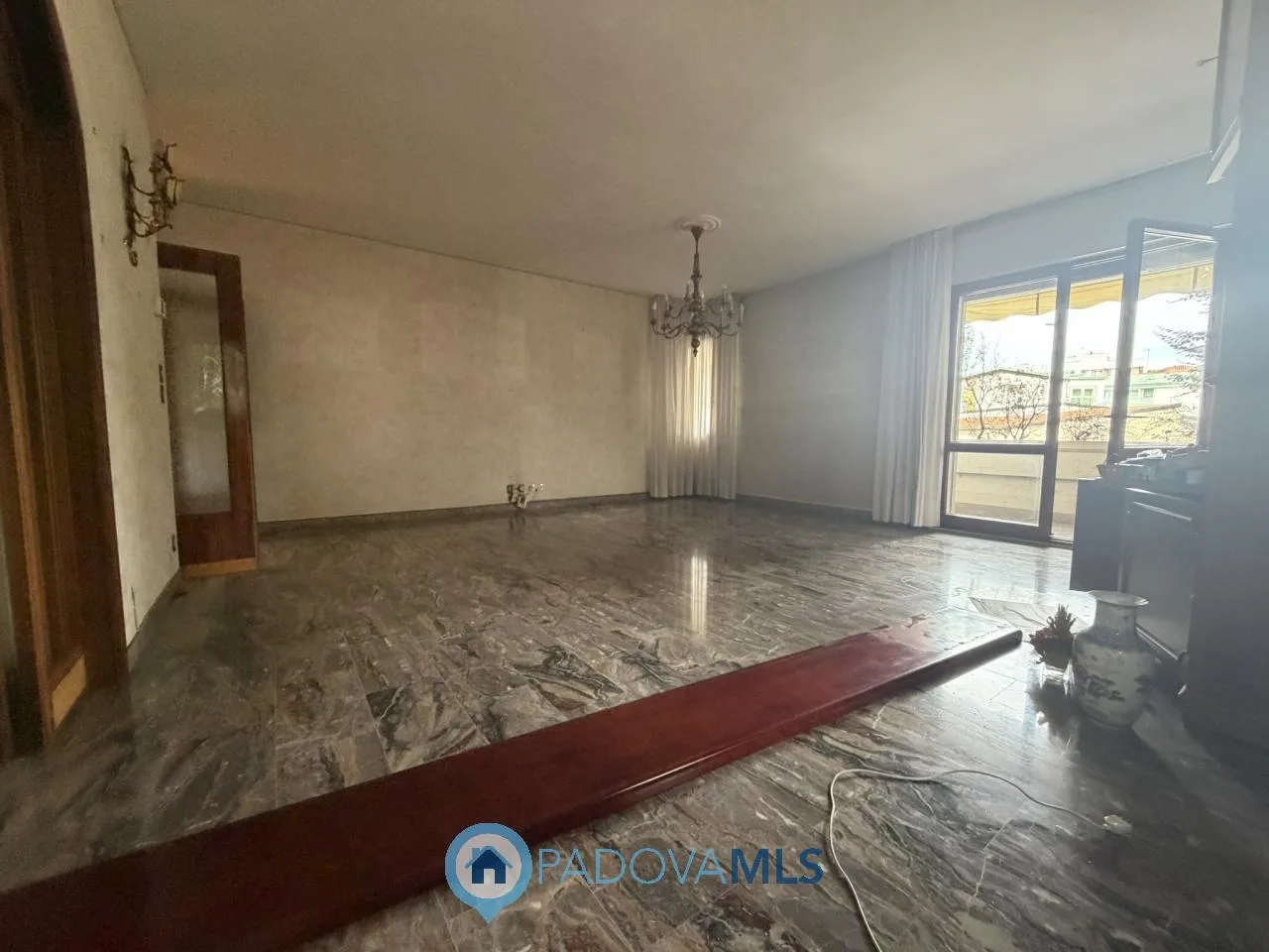AMPIO APPARTAMENTO DI 190 MQ CON TERRAZZO, GARAGE E CANTINA ZONA SANTA RITA (PD) — foto 9
