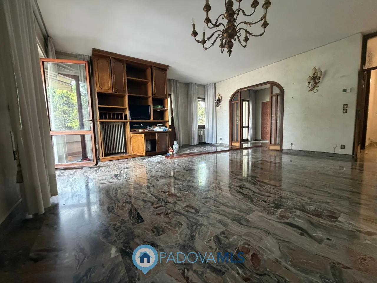 AMPIO APPARTAMENTO DI 190 MQ CON TERRAZZO, GARAGE E CANTINA ZONA SANTA RITA (PD) — foto 8