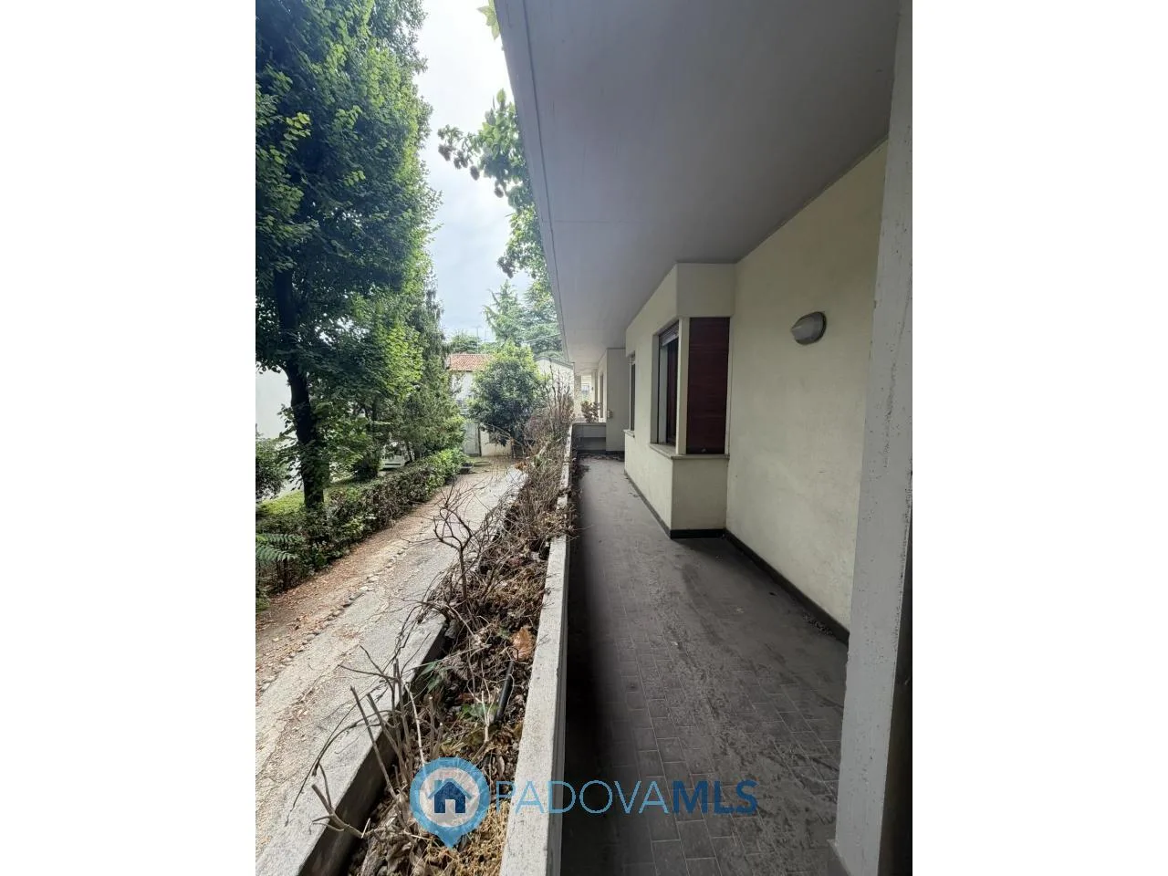AMPIO APPARTAMENTO DI 190 MQ CON TERRAZZO, GARAGE E CANTINA ZONA SANTA RITA (PD) — foto 11