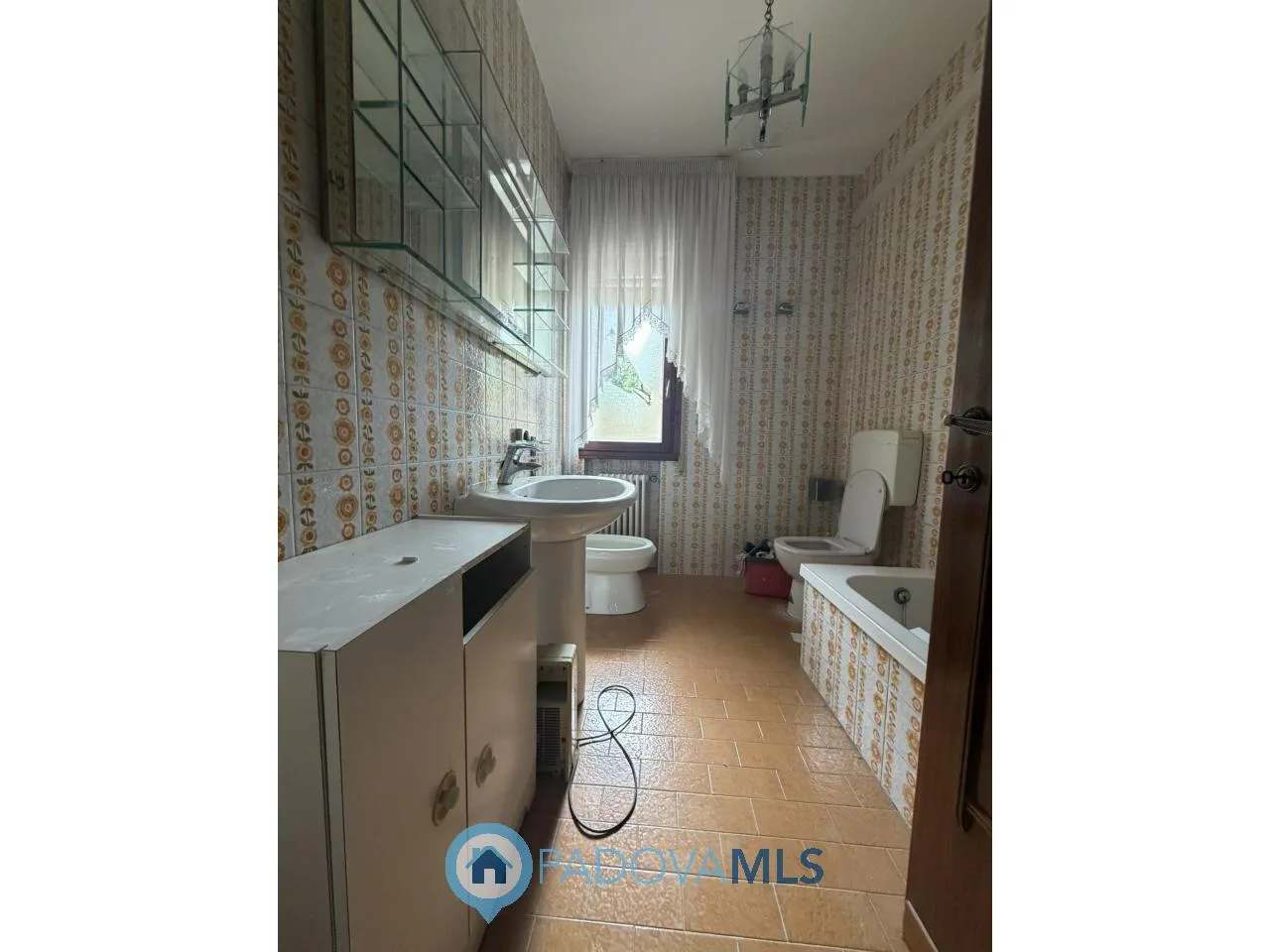 AMPIO APPARTAMENTO DI 190 MQ CON TERRAZZO, GARAGE E CANTINA ZONA SANTA RITA (PD) — foto 19
