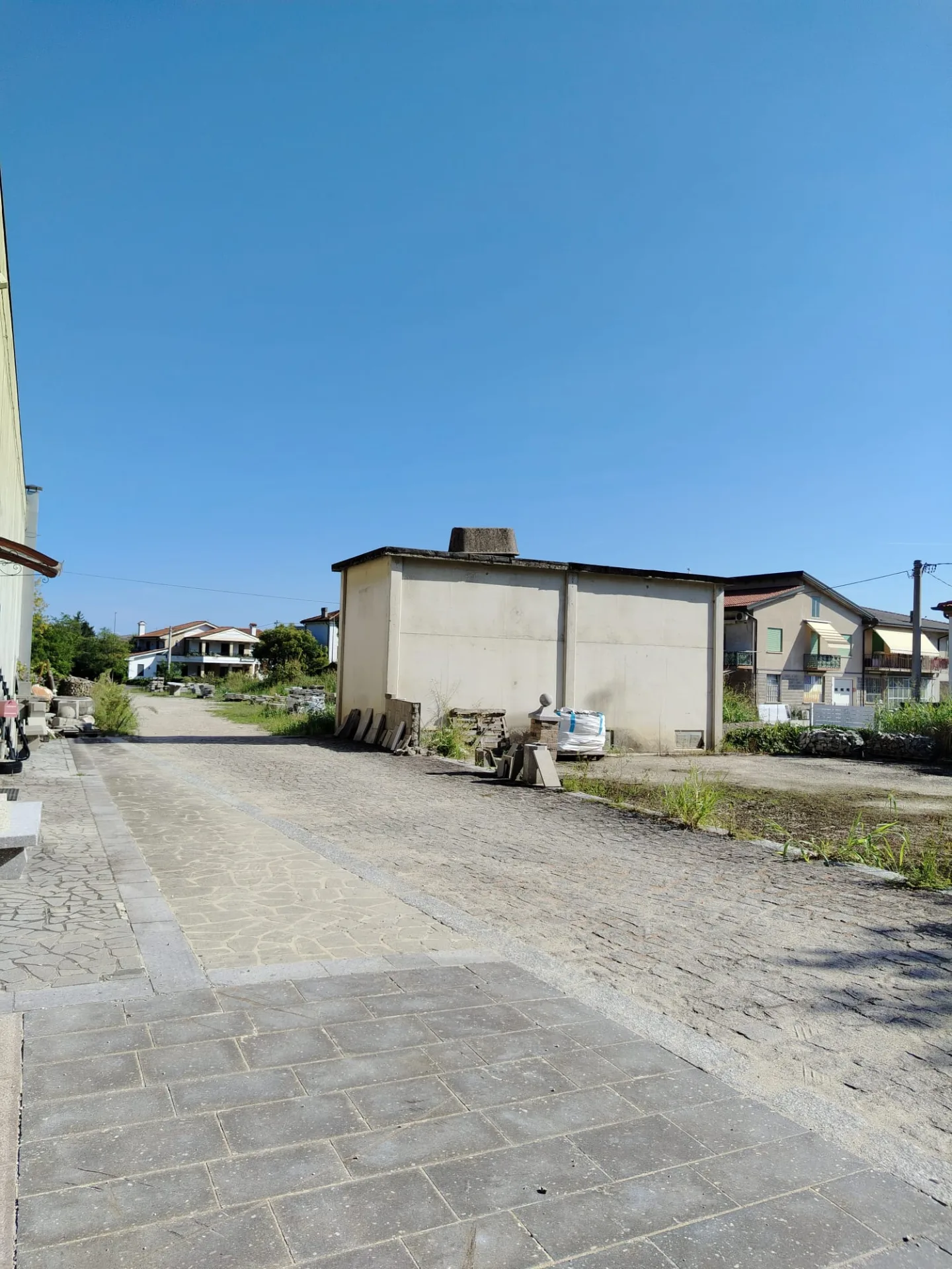 CAPANNONE CON AMPIO SCOPERTO PRIVATO E DOPPIO ACCESSO CARRAIO — foto 5