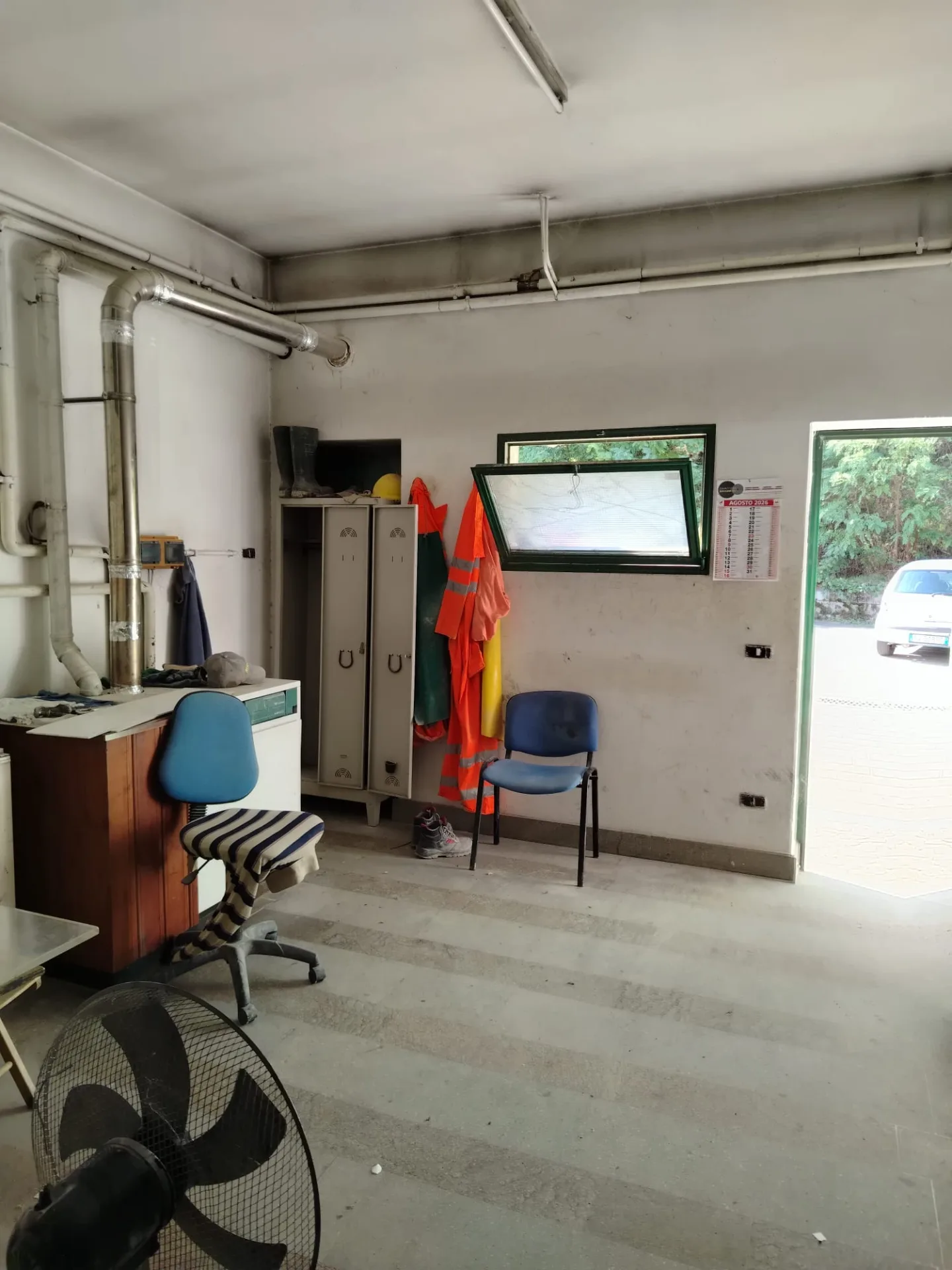 CAPANNONE CON AMPIO SCOPERTO PRIVATO E DOPPIO ACCESSO CARRAIO — foto 9