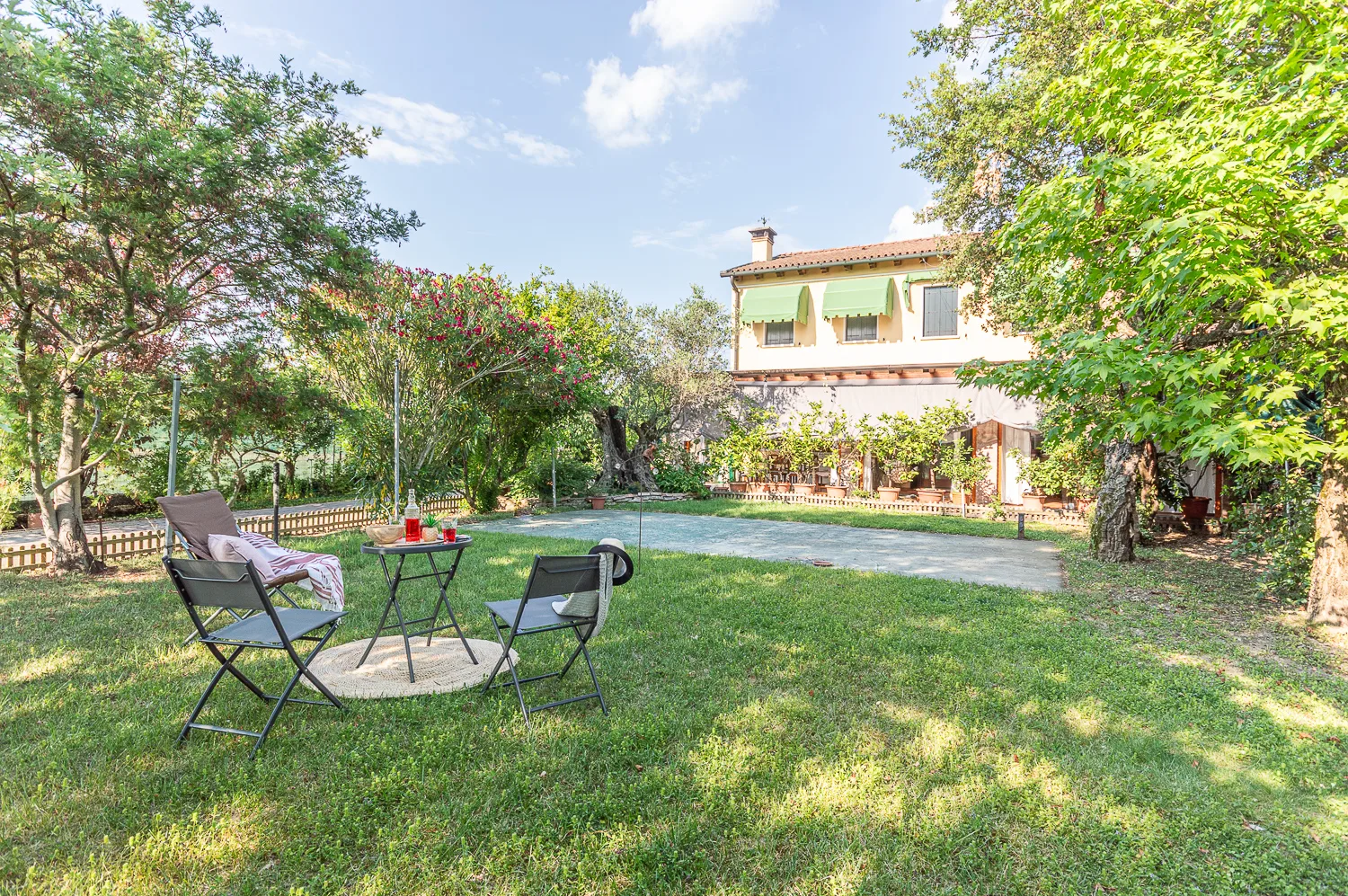 SPLENDIDA PORZIONE DI BIFAMILIARE CON AMPIO GIARDINO PRIVATO A DUE CARRARE (PD) — foto 2