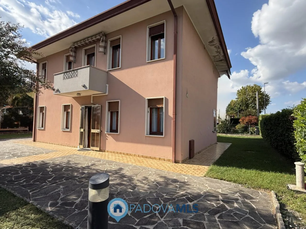 CASA SINGOLA CON AMPIO SCOPERTO A MONTA' (PD) — foto 17