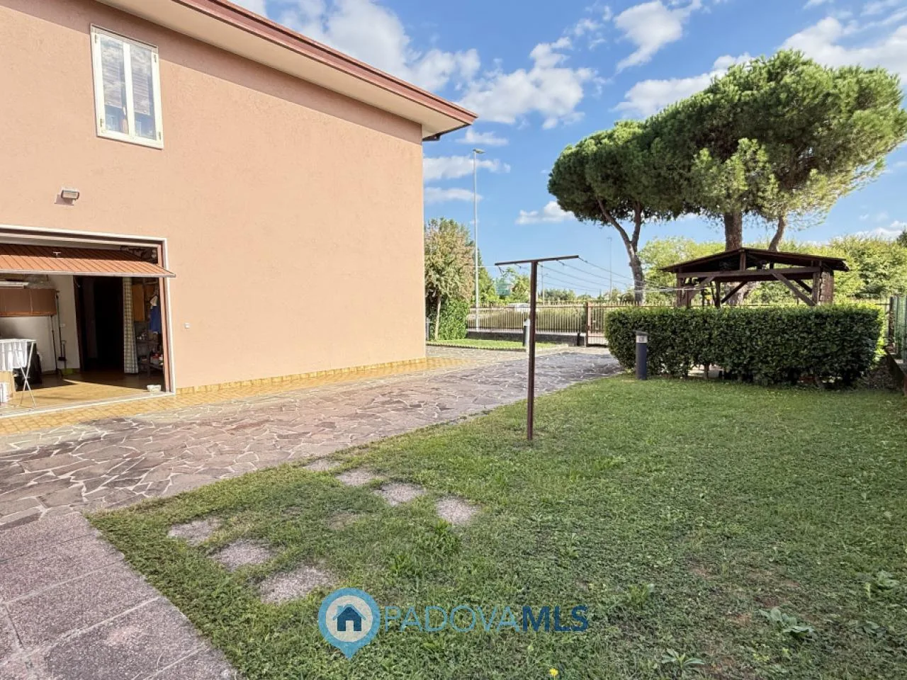 CASA SINGOLA CON AMPIO SCOPERTO A MONTA' (PD) — foto 20