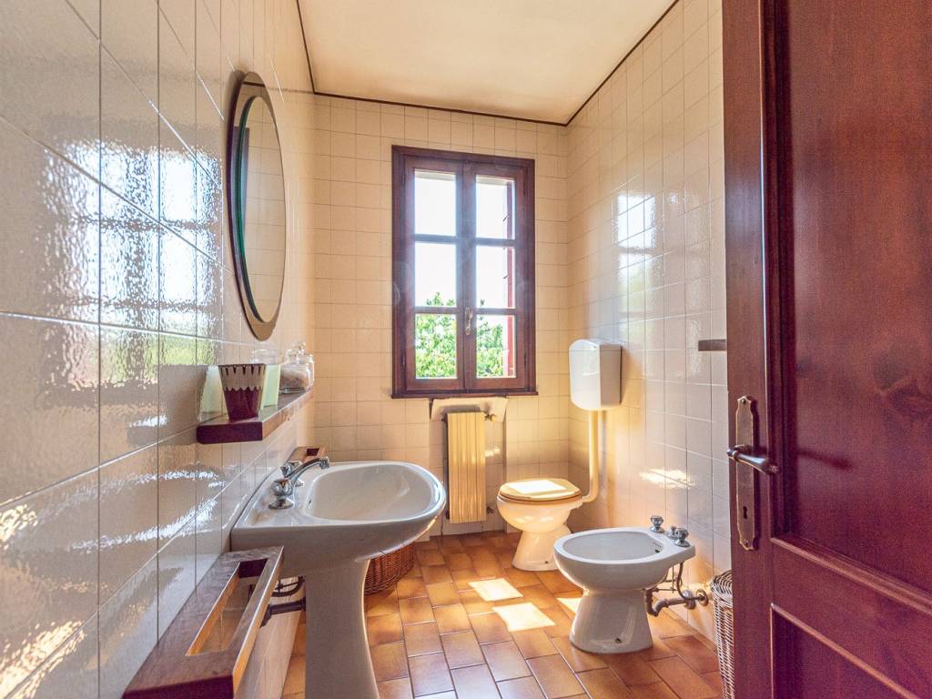 CASA DI CAMPAGNA IMMERSA IN UN'OASI DI 2000 MQ DI VERDE — foto 23