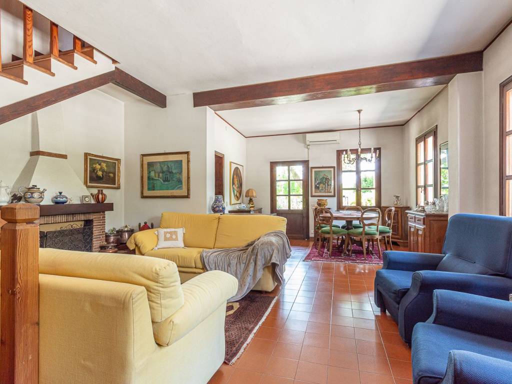 CASA DI CAMPAGNA IMMERSA IN UN'OASI DI 2000 MQ DI VERDE — foto 3