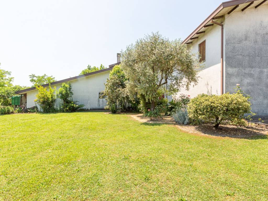 CASA DI CAMPAGNA IMMERSA IN UN'OASI DI 2000 MQ DI VERDE — foto 33