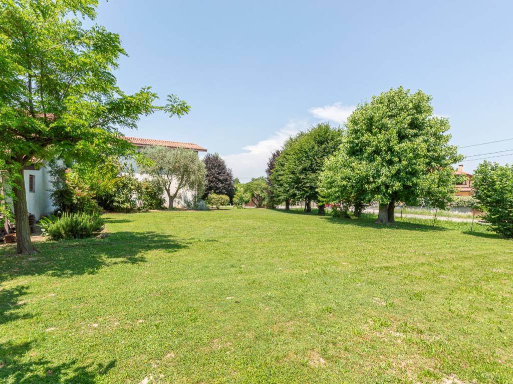 CASA DI CAMPAGNA IMMERSA IN UN'OASI DI 2000 MQ DI VERDE — foto 34