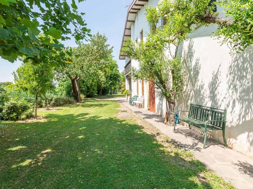 CASA DI CAMPAGNA IMMERSA IN UN'OASI DI 2000 MQ DI VERDE — foto 35