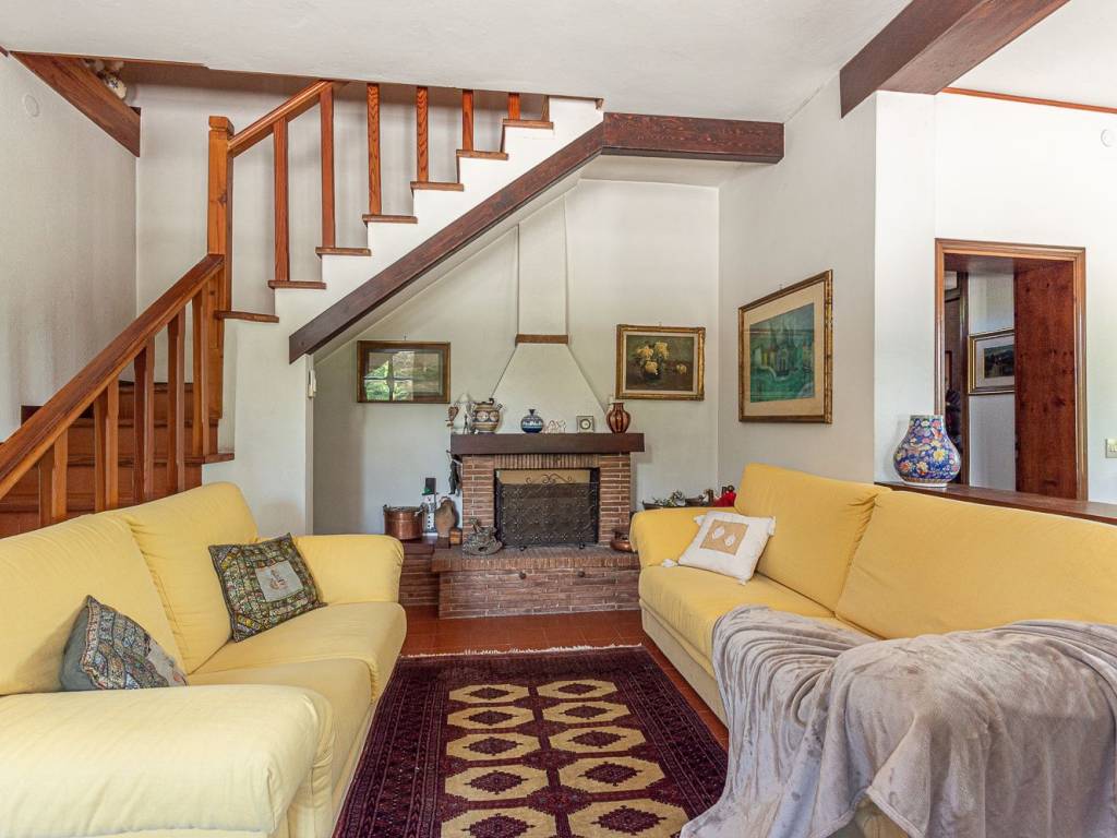 CASA DI CAMPAGNA IMMERSA IN UN'OASI DI 2000 MQ DI VERDE — foto 4