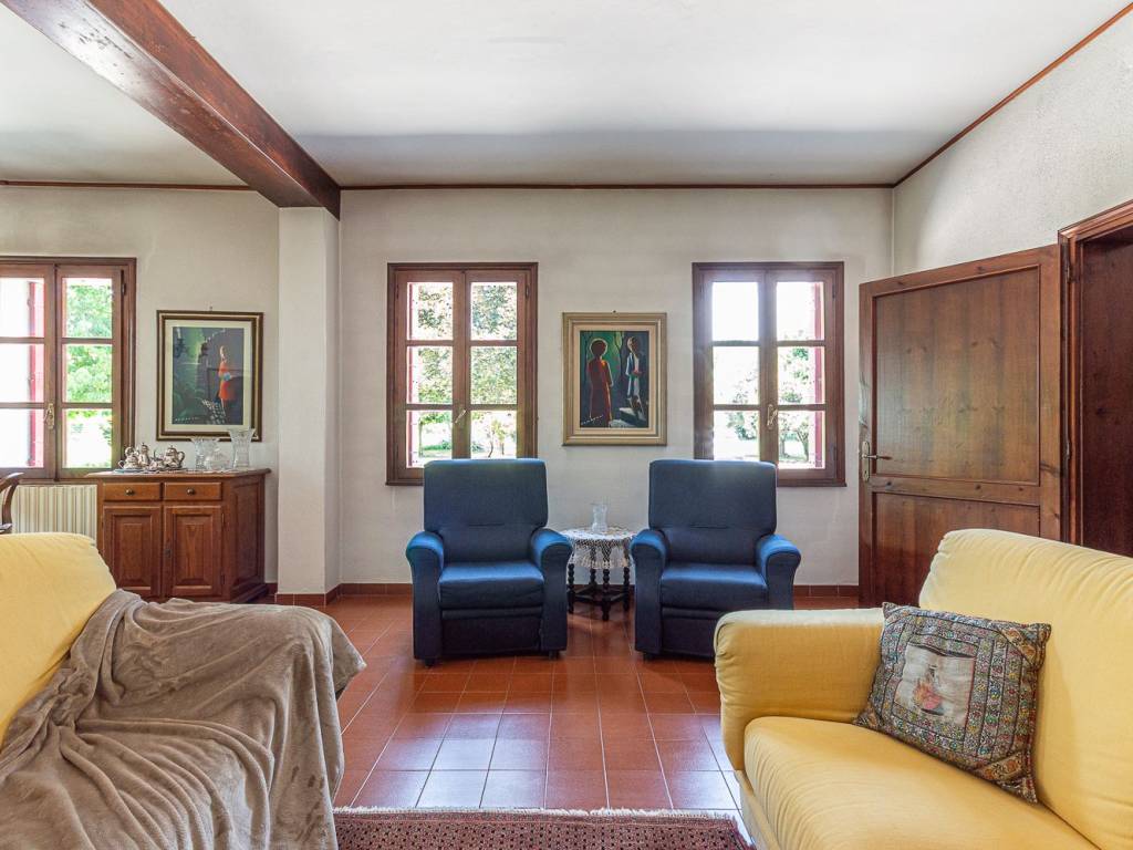 CASA DI CAMPAGNA IMMERSA IN UN'OASI DI 2000 MQ DI VERDE — foto 5