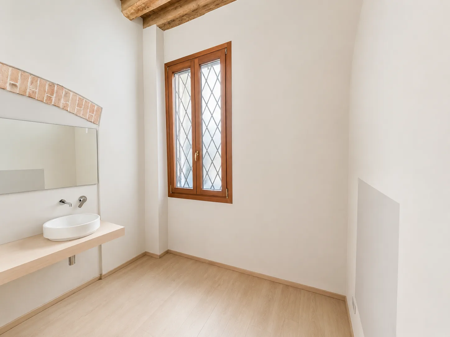 Ufficio al piano terra già predisposto per centro estetico e ambulatorio a Pernumia (PD) — foto 5